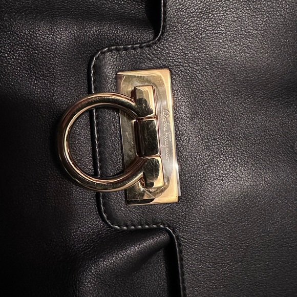 Authentic Salvatore Ferragamo Calf skin Shoulder Bag - Picture 3 of 5